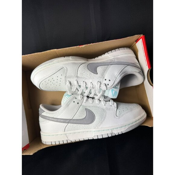 H65- SIZE 7.5 MEN\'S= 9 WOMEN\'S NIKE DUNK LOW RETRO SUMMIT WHITE/METALLIC SILVER main image 9